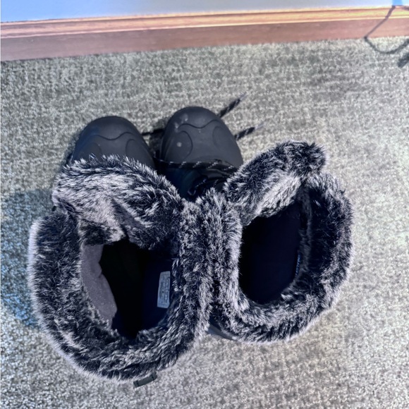 The North Face Women's Waterproof Black Winter Boots with fur, sz 9 - Picture 5 of 7